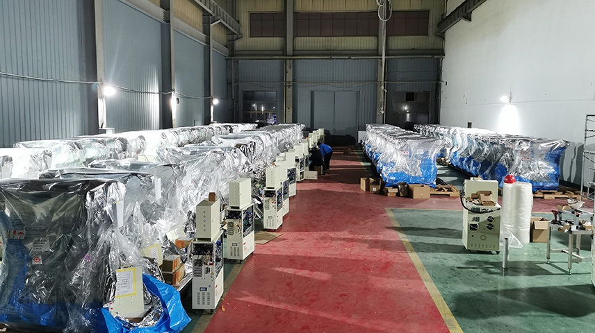 Industrial robots in the workshop