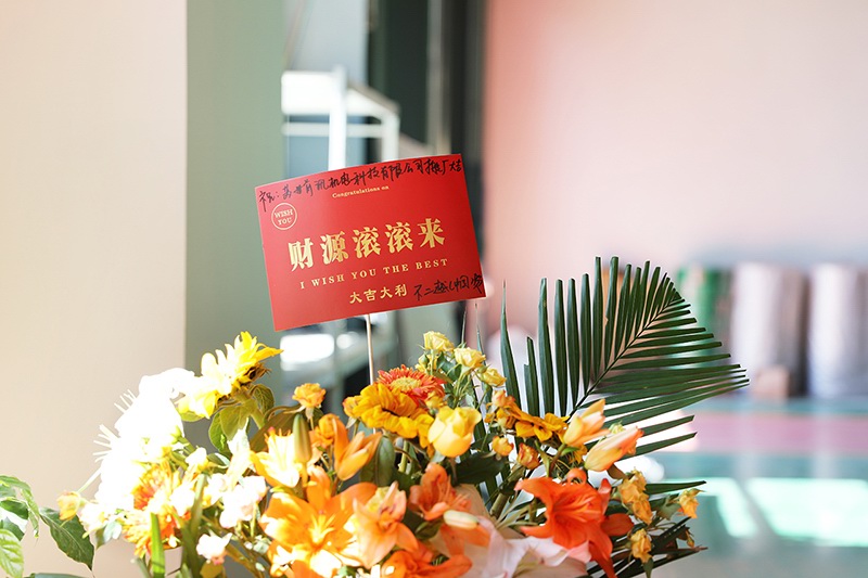 Customer's congratulatory flower basket