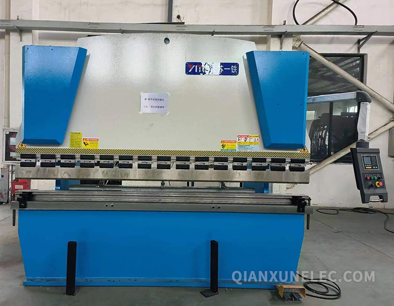 Sheet metal bending machine