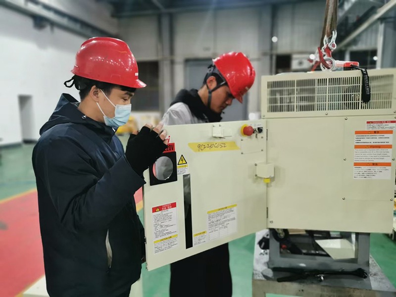 Assembly and debugging of industrial robot relay box 2