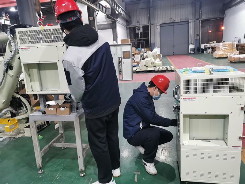 Assembly and debugging of industrial robot relay box 6