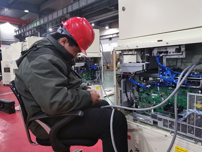 Assembly and debugging of industrial robot relay box 9