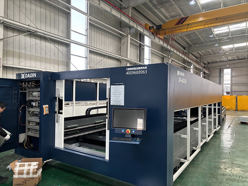 CNC laser cutting machine-11
