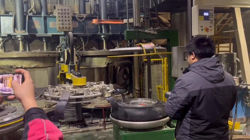 Robotic Tire Loading & Unloading Workstation